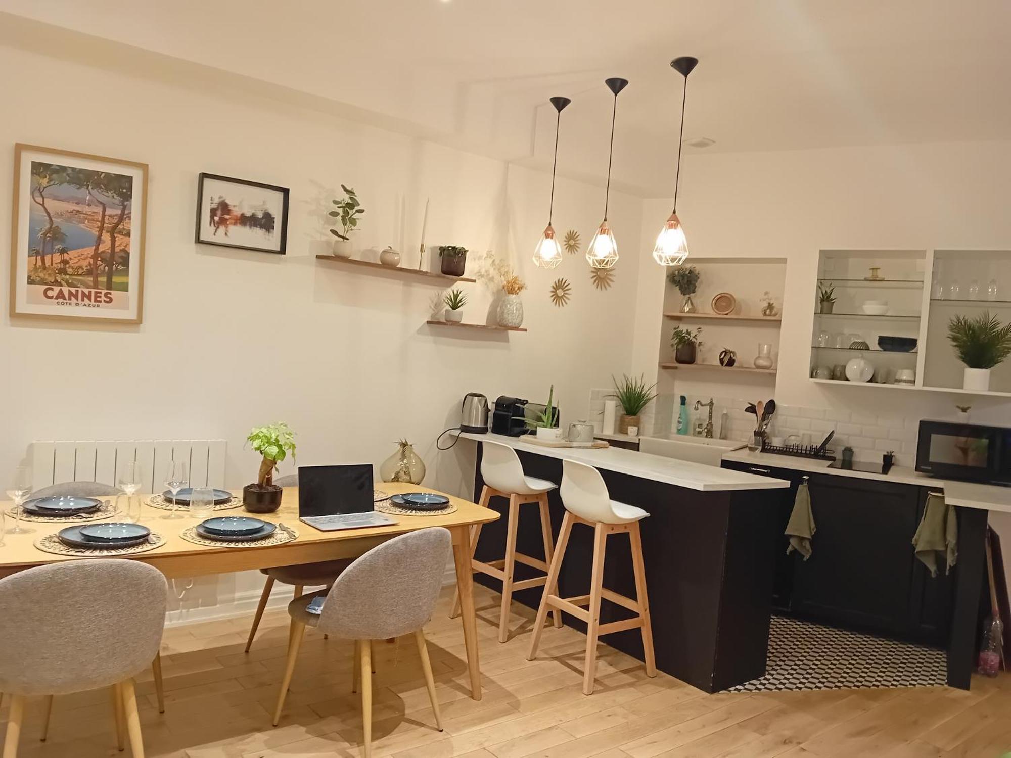 Apartment Center Paris, Amusing2bed Room,68sqm-5 Mins Eiffel Tour And Louvre Meusm ,gare Montparnasse ,front Metro *